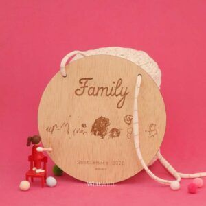 Placa redonda con dibujo grabado