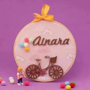 Bastidor con bicicleta y globos